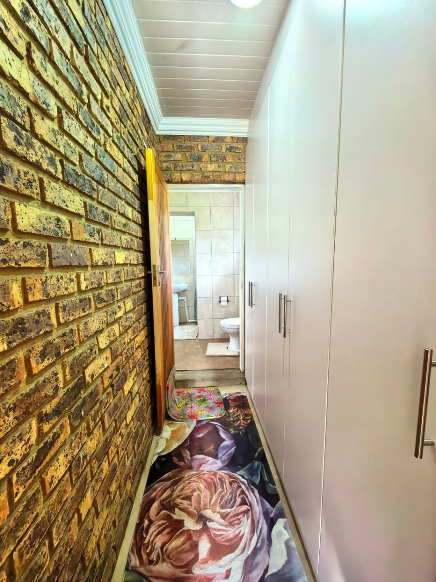 5 Bedroom Property for Sale in Vaalpark Free State